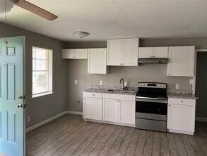 612 N Avenue B in Freeport, TX - Building Photo - Building Photo