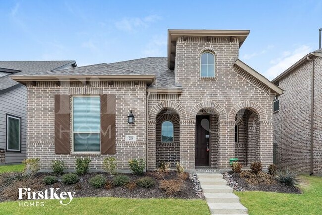 property at 2516 Elm Pl
