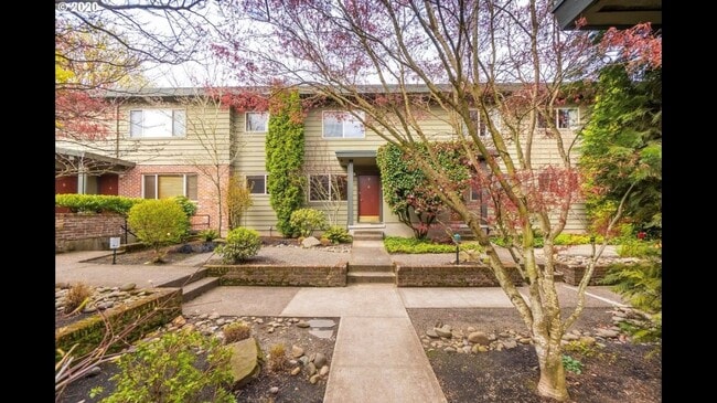 property at 908 SW Gaines St