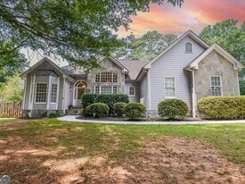 223 Windsong Ln SW in Lilburn, GA - Building Photo