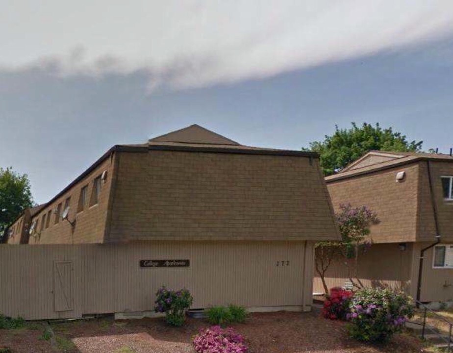 College Apartments in Monmouth, OR - Foto de edificio