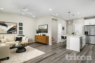 10480 Barrena Lp in Elk Grove, CA - Building Photo - Building Photo