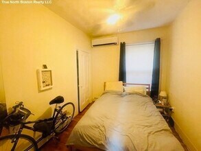 206 Hanover St, Unit 4 in Boston, MA - Foto de edificio - Building Photo