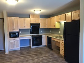 Coral Ridge Senior (55+) Apartments in Coralville, IA - Building Photo