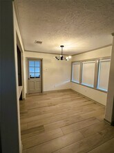 5111 Maple St in Bellaire, TX - Foto de edificio - Building Photo