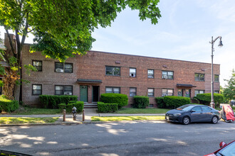 8943 Doran Ave in Glendale, NY - Foto de edificio - Building Photo