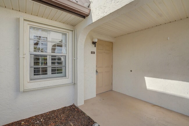 122 Lake Rebecca Dr in West Palm Beach, FL - Building Photo - Building Photo