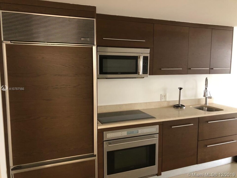 475 Brickell Ave, Unit 610 in Miami, FL - Foto de edificio