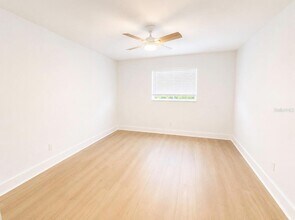 200 Country Club Dr, Unit 1505 in Largo, FL - Building Photo - Building Photo