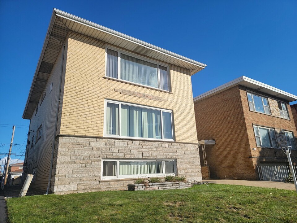 9225 S Cregier Ave in Chicago, IL - Building Photo