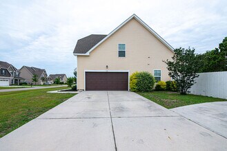 601 Winfall Dr in Holly Ridge, NC - Building Photo - Building Photo