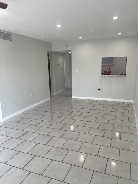 11307 SW 200th St, Unit Caribbean Gardens in Miami, FL - Building Photo