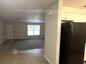 411 W Charlotte Ave in Eustis, FL - Foto de edificio - Building Photo