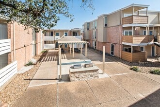 Bay House in Houston, TX - Building Photo - Building Photo