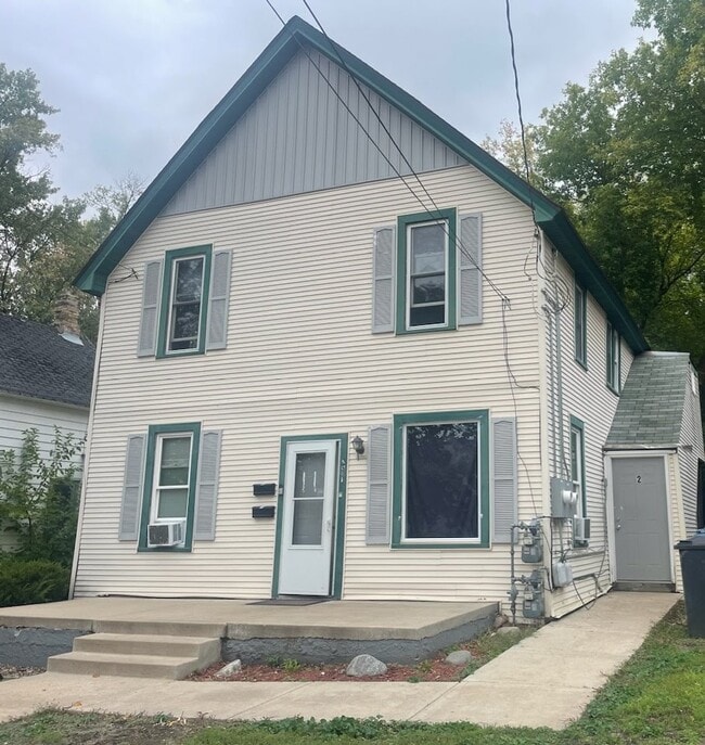 property at 2401 Cole Ave SE