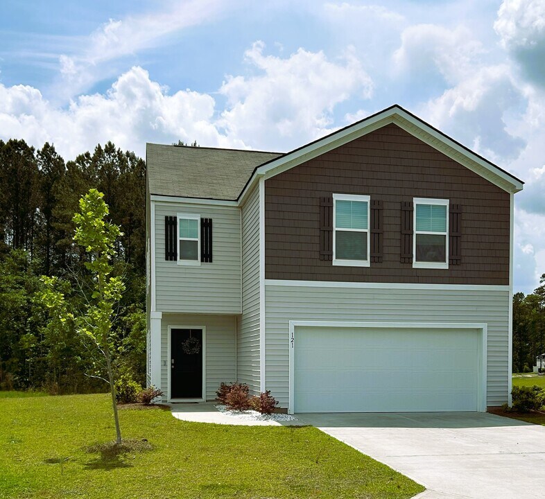 121 Barbados Cir in Guyton, GA - Foto de edificio