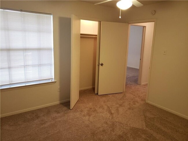 883 Waterfall Way in Richardson, TX - Foto de edificio - Building Photo