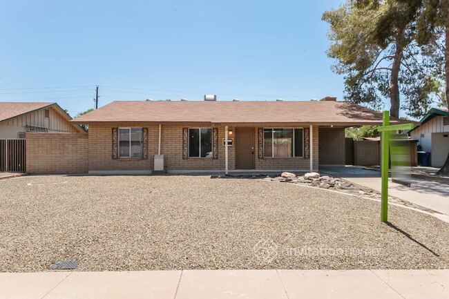 1915 E Loyola Dr in Tempe, AZ - Foto de edificio - Building Photo