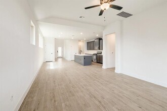 6111 Dumfries Ln in Austin, TX - Building Photo - Building Photo