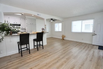 9017 Casals St in Sacramento, CA - Building Photo - Building Photo