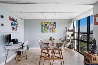 600 NE 36th St, Unit 311 in Miami, FL - Foto de edificio - Building Photo