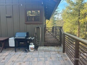 25405 Seneca Dr in Idyllwild, CA - Foto de edificio - Building Photo