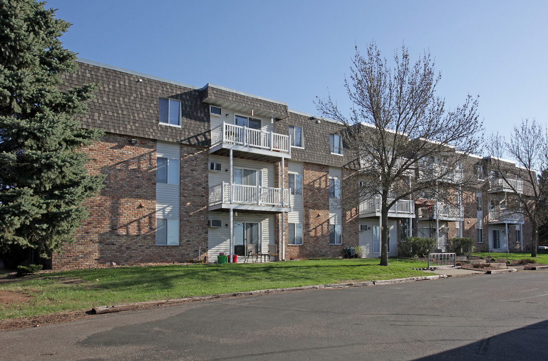 River Garden Apartments in Elk River, MN - Foto de edificio