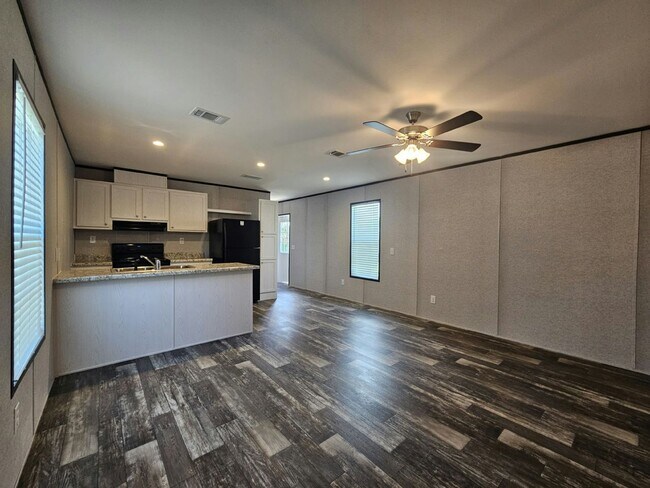 1046 Myakka Dr in North Fort Myers, FL - Building Photo - Building Photo