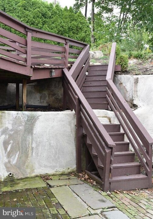 667 Easton Rd in Riegelsville, PA - Building Photo