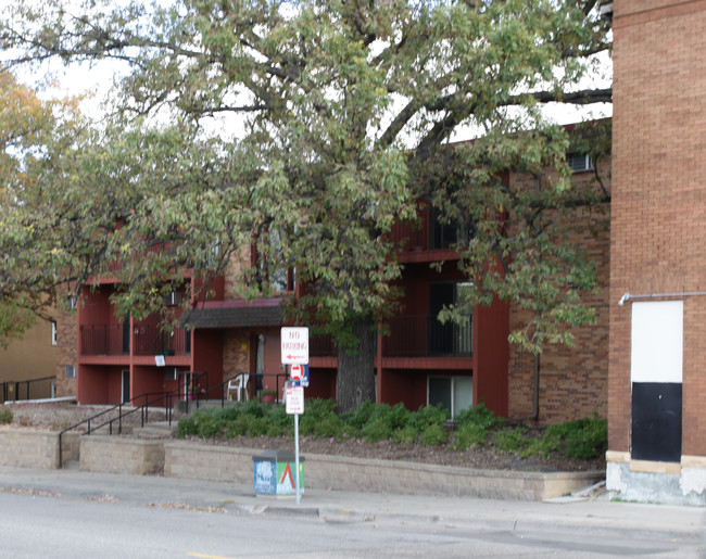 Dillon Apartments in Minneapolis, MN - Building Photo - Building Photo