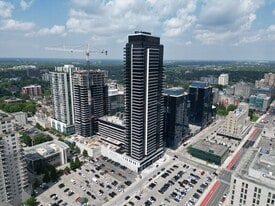 Centro in London, ON - Building Photo