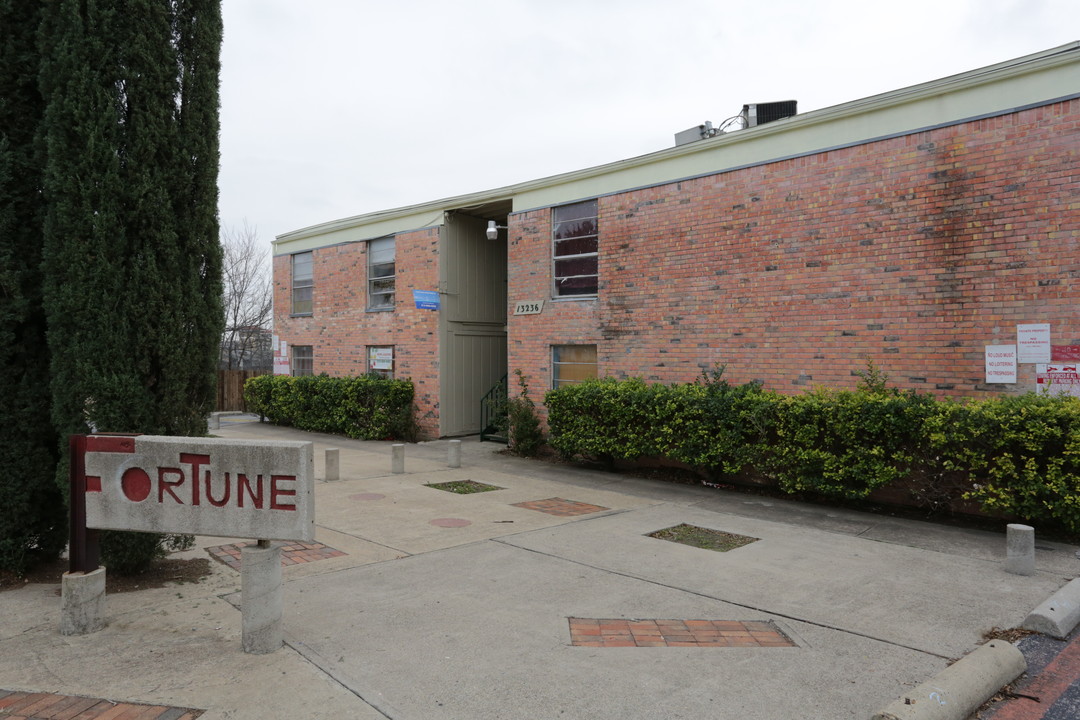 Fortune Apartments in Dallas, TX - Building Photo