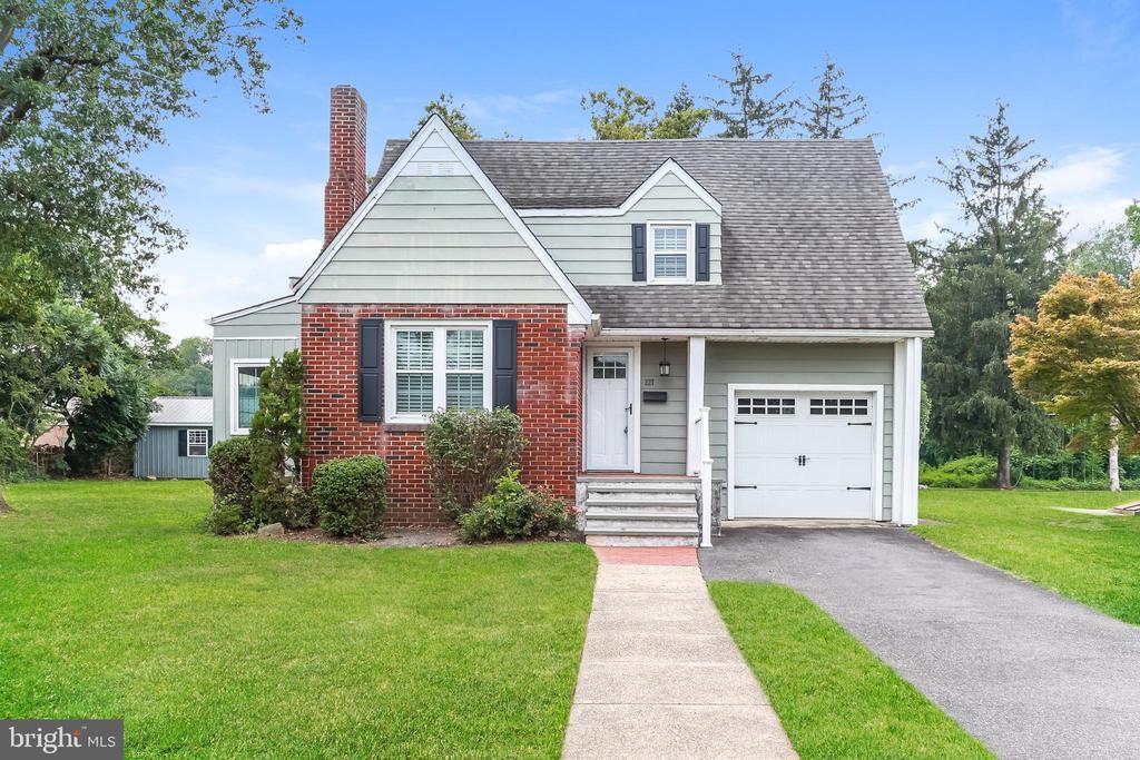 227 Delview Ln in Delanco, NJ - Building Photo