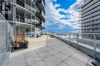 80-580 Marine Parade Dr in Toronto, ON - Building Photo - Building Photo