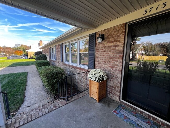 3713 Prince Andrew Ln in Virginia Beach, VA - Foto de edificio - Building Photo