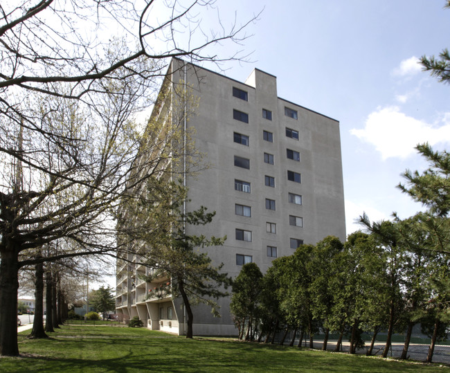 Grandville Towers in Red Bank, NJ - Building Photo - Building Photo