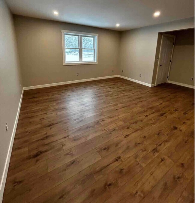1771 Old Stage Rd-Unit -5 in Decorah, IA - Foto de edificio - Building Photo