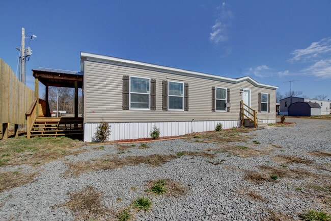 5233 Clarksville Rd in Trenton, KY - Building Photo - Building Photo