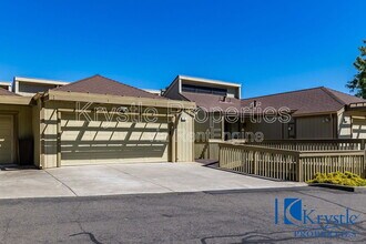 20 Knoll Dr in Fairfield, CA - Building Photo - Building Photo