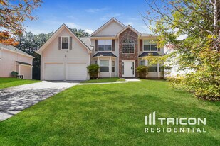 5869 Black Top Way in Fairburn, GA - Building Photo