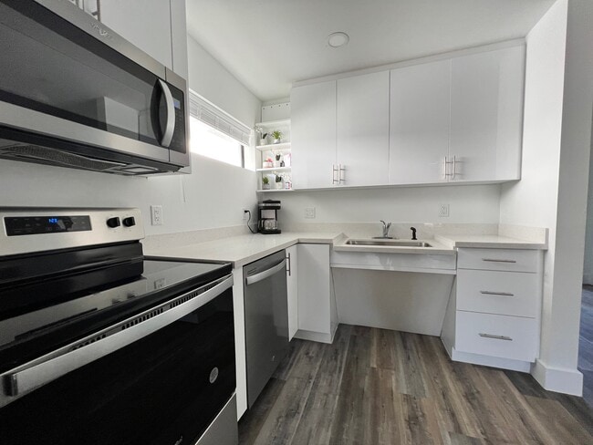 1550 N Dixie Hwy in Boca Raton, FL - Building Photo - Building Photo