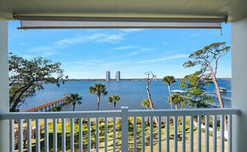 711 N Halifax Ave, Unit 406 in Daytona Beach, FL - Foto de edificio - Building Photo