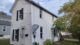 2137 7th St SW in Akron, OH - Building Photo