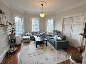 17 Linden Ave, Unit 1 in Somerville, MA - Building Photo - Building Photo