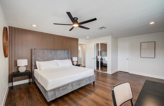 2103 Radcliffe St in Houston, TX - Building Photo - Building Photo