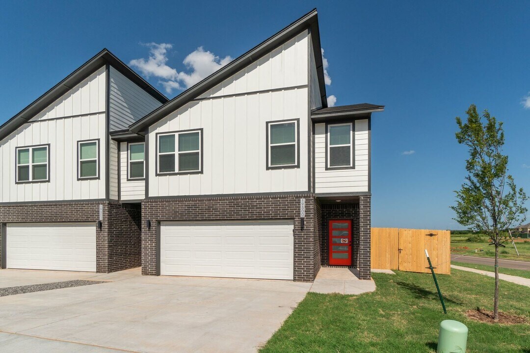 19610 Molly Dr in Edmond, OK - Building Photo