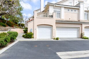 215 Shorebreaker Dr in Laguna Niguel, CA - Building Photo