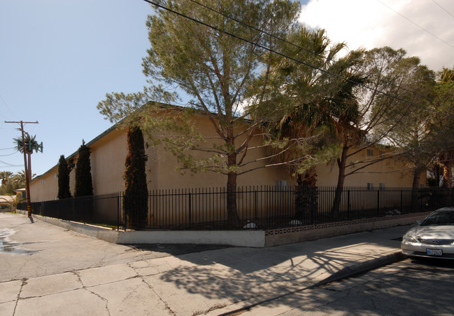 Apartments in Lancaster, CA - Foto de edificio - Building Photo