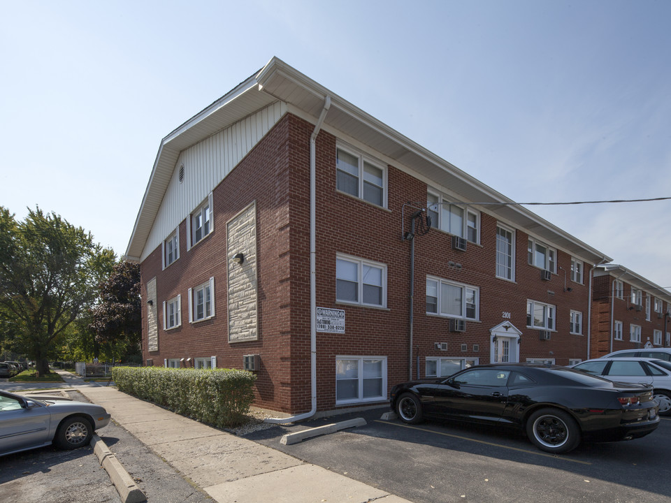 Award Manor in Melrose Park, IL - Building Photo