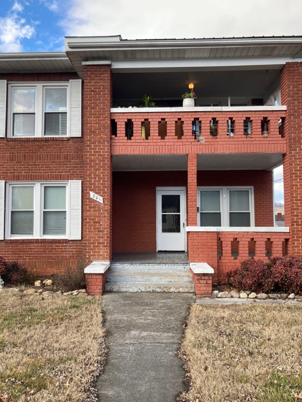 301 W G St, Unit A in Elizabethton, TN - Foto de edificio - Building Photo